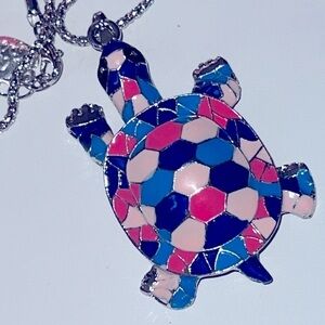 BETSEY JOHNSON SILVER ALLOY AND MULTICOLORED TURTLE NECKLA…
